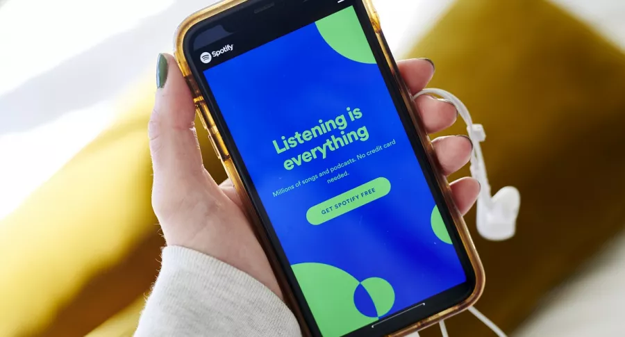 La nueva patente le permitirá a Spotify mejorar sus recomendaciones, pues extraerá datos por medio del reconocimiento de voz.