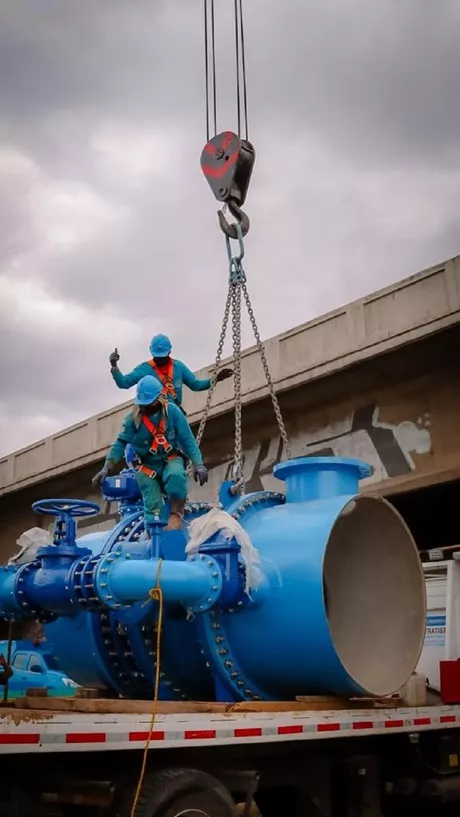 La nueva válvula es de 1,50 metros de diámetro y hace parte de los trabajos de modernización de la red matriz que abastece a más de tres millones de usuarios / Acueducto de Bogotá.

