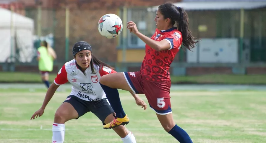 Varias jugadoras del fútbol colombiano lamentaron la forma en que se planteó el regreso del fútbol femenino.