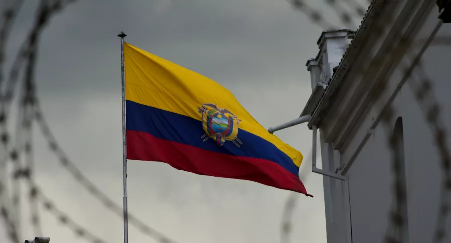 Foto de bandera de Ecuador ilustra imagen sobre ¿Cuántos candidatos a la presidencia de Ecuador 2021 hay?