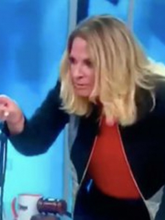 Doctora Polo regañó a colombiana que quiso hablar inglés en Caso Cerrado.