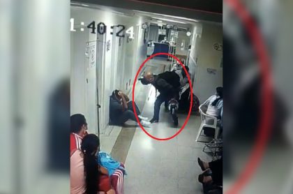 Video: hombre golpea a enfermero con un casco de moto, en Medellín