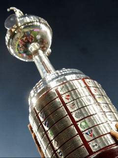 Rivales para Atlético Nacional y Junior en Copa Libertadores. Imagen de referencia del trofeo del certamen.
