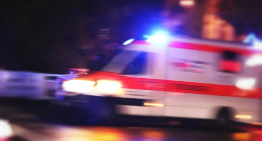 Ambulancia, ilustra nota de mafia italiana que amenaza a ambulancias por usar serenas en la noche