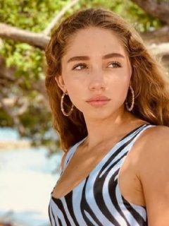 Luna del Mar Pernía, hija de Gregorio Pernía, publicó dos fotos en las luce orgullosa sus axilas sin afeitar.