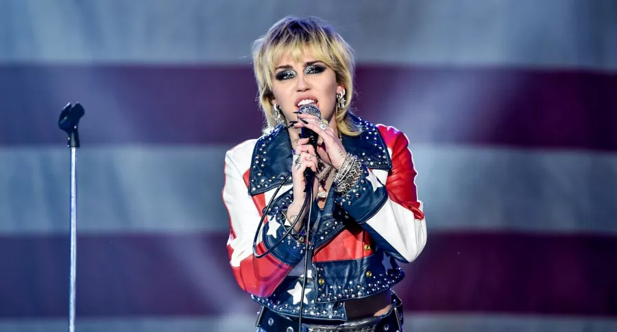 Foto de Miley Cyrus, quien dio 'show' previo al Super Bowl 2021