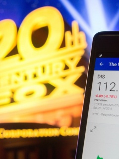 Ilustración de celular mostrando el valor de 20th century fox.