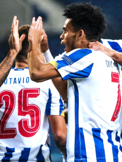 Porto de Portugal, detrás de Fabián Ángel, volante del Junior de Barranquilla. Imagen de referencia del equipo portugués.