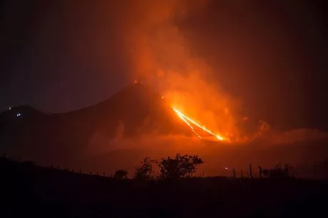 Se recomendó a la población en general mantener un monitoreo sobre los acontecimientos desencadenados por el volcán / EFE.
