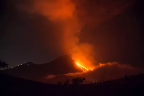 El país centroamericano cuenta en total con 32 volcanes activos, siendo el Pacaya, el de Fuego y el Santiaguito los de más actividad / EFE.
