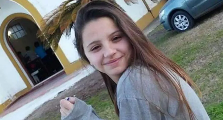 Úrsula Bahillo, de 18 años, fue asesinada brutalmente en Argentina. Su exnovio, un agente policía, es el principal sospechoso. 