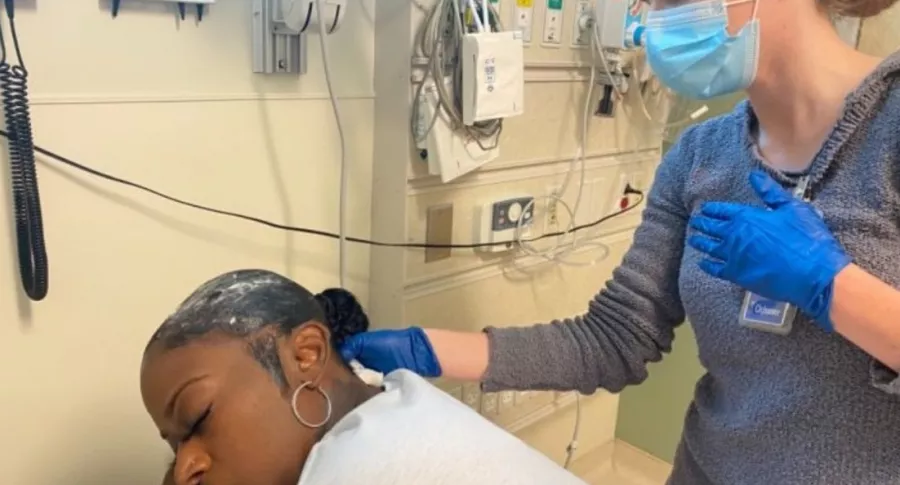 Tessica Brown, la bloguera estadounidense que terminó en el hospital por usar pegamento en el cabello