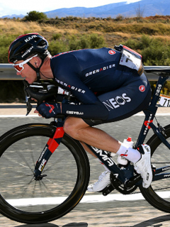 Chris Froome, en posición aerodinámica.