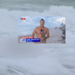 [Video] Presentador del clima saca del mar un cadáver pensando que era un hombre con vida