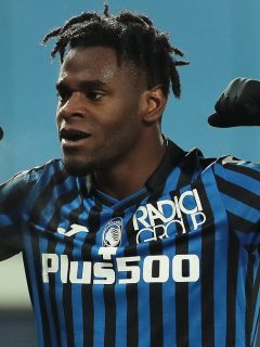 Duván Zapata celebrando el gol que hizo con Atalanta contra el Napoli en la semifinal de la Copa Italia