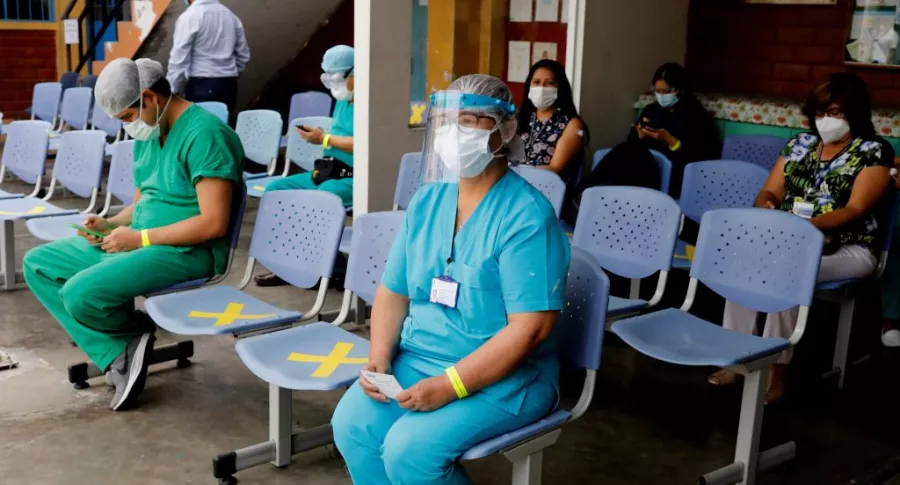 El personal de la salud será el primero en recibir las primeras vacunas que lleguen a Colombia.