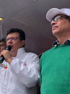 Hollman Morris y Gustavo Petro, durante la campaña a la alcaldía en 2019.