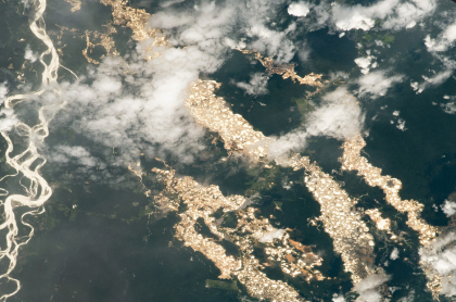 Captura de pantalla de foto de la Estación Espacial Internacional que captó ríos de oro en Perú