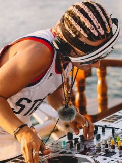 DJ Fumaratto aseguró en Pulzo que le han pagado hasta 20.000 dólares (70 millones de pesos colombianos) por una hora de show.