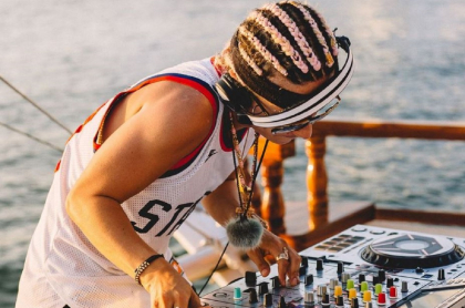 DJ Fumaratto aseguró en Pulzo que le han pagado hasta 20.000 dólares (70 millones de pesos colombianos) por una hora de show. 