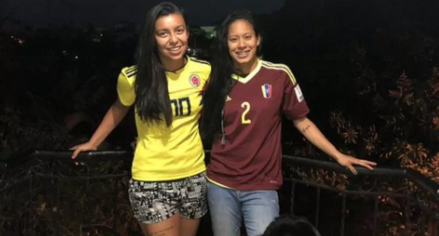 Yoreli Rincón critica a los directivos del fútbol colombiano y habla del amor con su novia.
