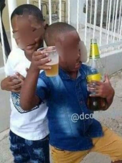 Una vez más, fueron sorprendidos varios niños tomando trago en plena calle en Cartagena. Las autoridades están investigando el caso.