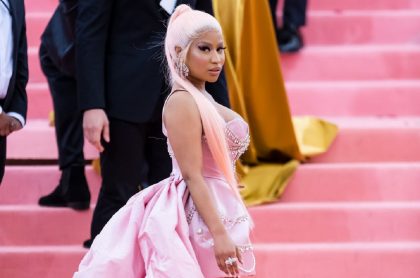 Nicki Minaj, cantante cuyo padre murió luego de ser atropellado, llegando al campamento de celebración de la Gala Met 2019, en la ciudad de Nueva York, Estados Unidos.