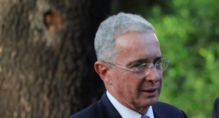 Álvaro Uribe, investigado por falsos testigos, caso en el que declarará el Tuso Sierra