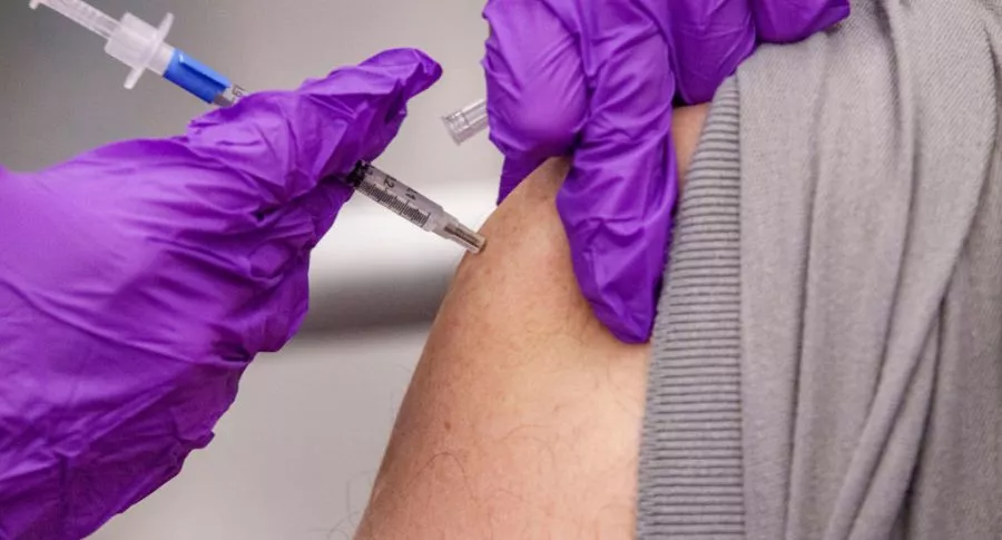 Noruega confirmó la muerte de una mujer por trombosis luego de recibir la vacuna de AstraZeneca, segundo caso en Europa. 