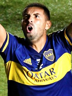 Relato de Mollo en gol de Edwin Cardona con Boca Juniors ante Gimnasia. Imagen de la celebración del colombiano.
