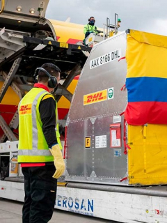 Contenedor con las 50.000 primeras dosis de la vacuna contra el coronavirus, que llagaron a Bogotá