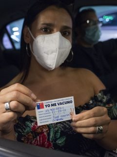 Chile se convirtió este martes en el país que más rápido está aplicando las vacunas contra la coronavirus en todo el mundo.