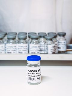 Foto de vacunas contra COVID-19, a propósito de división de las 50 mil que llegaron a Colombia