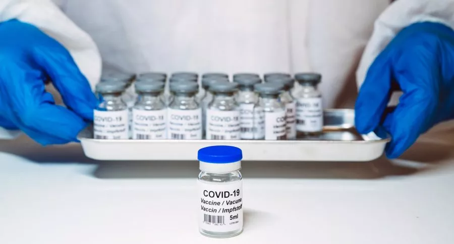 Foto de vacunas contra COVID-19, a propósito de división de las 50 mil que llegaron a Colombia