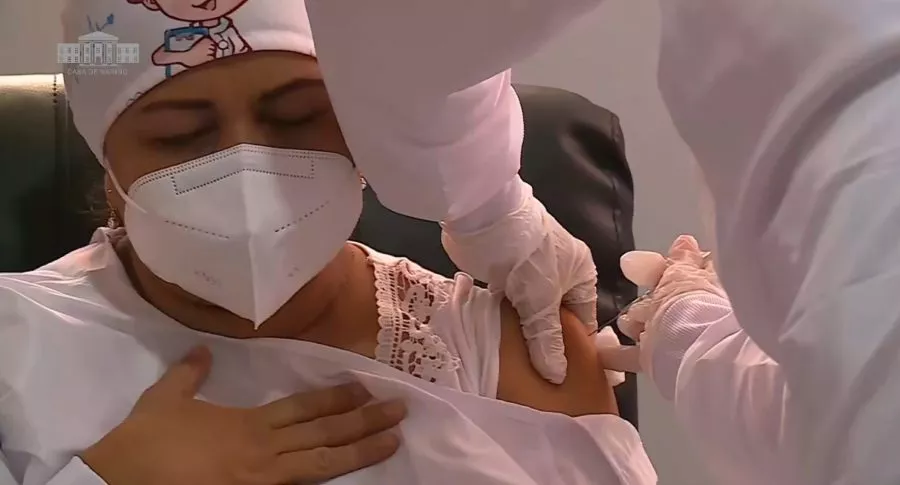 Primera vacunada en Colombia