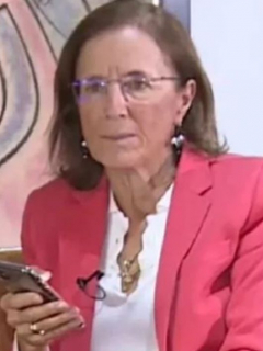Salud Hernández, que criticó a Iván Duque por lo que ha hecho luego de la llegada de las vacunas