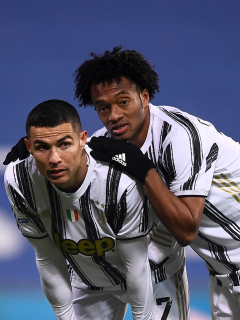 Foto de Cristiano Ronaldo y Juan Guillermo Cuadrado ilustra nota sobre sus sueldos y valor en el mercado