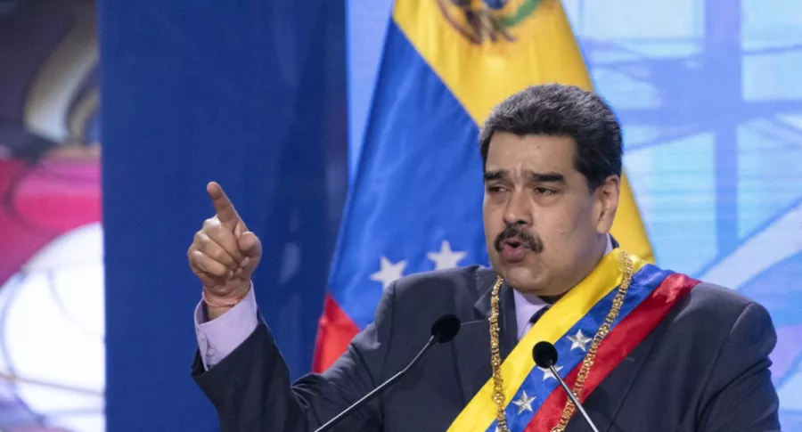 Nicolás Maduro da discurso, ilustra nota de Nicolás Maduro que pide limpiar cañones de fusiles para contestar a Duque