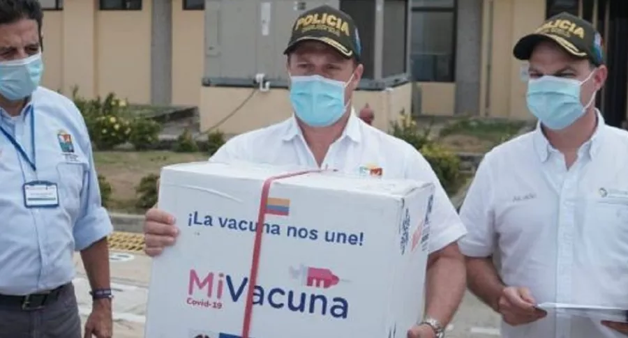 Gobernador de Sucre y alcalde de Sincelejo hacen entrega de las primeras vacunas 