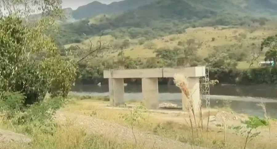 Obra del puente abandonada en Casanare