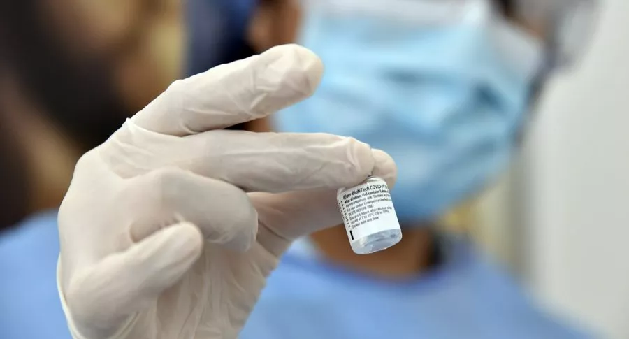 Vacunación en Cali se atrasó 4 horas por esperar a ministro de Justicia