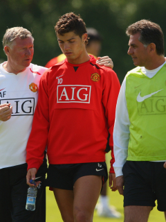 Carlos Queiroz, asistente técnico del Manchester United, junto a Cristiano Ronaldo.