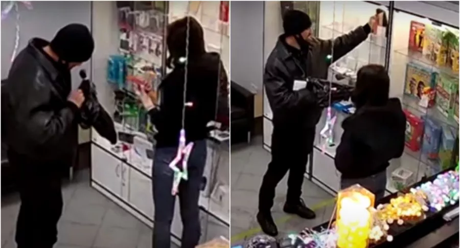 Capturas de pantalla de video viral en Rusia en el que se ve a ladrón robando tienda de celulares "armado" con un gancho