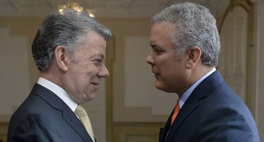 Juan Manuel Santos e Iván Duque, en el momento en que se hizo la entrega del poder, en 2018. 