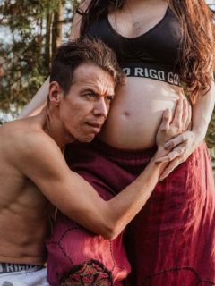 Rigoberto Urán esperando el nacimiento de su hija Carlota, que se adelantó y lo obligó a dejar el Tour de los Emiratos Árabes