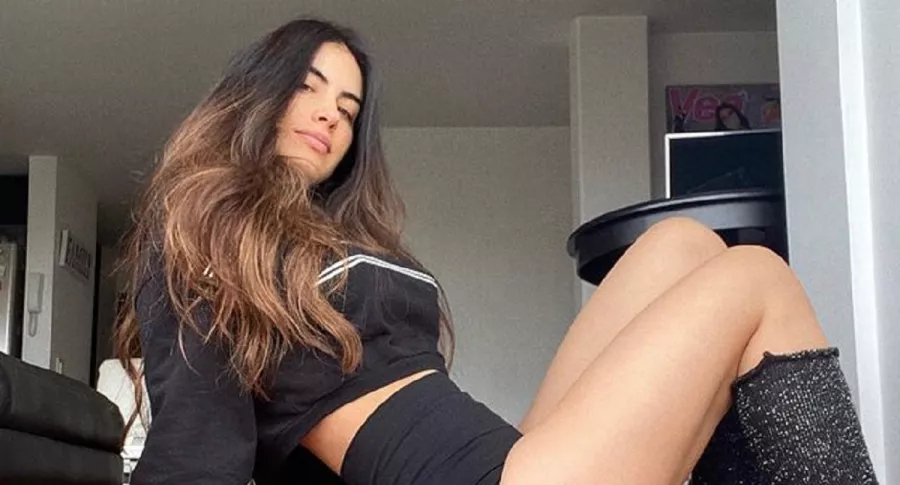 Jessica Cediel, quien respondió a mujer que dijo que se le notaban los "calzones de relleno”, en una foto en su casa tomada de su cuenta de Instagram.