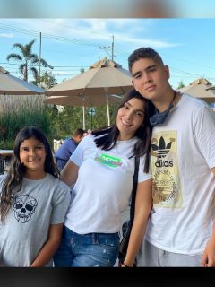 Foto de Danna Guarín, Andreina Fiallo y Daniel Guarín, a propósito de cumpleaños de la niña
