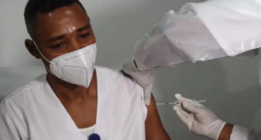 A Quibdó (Chocó) llegaron 144 dosis de vacunas de Pfizer contra el COVID-19. La idea es inmunizar a todo el país. 