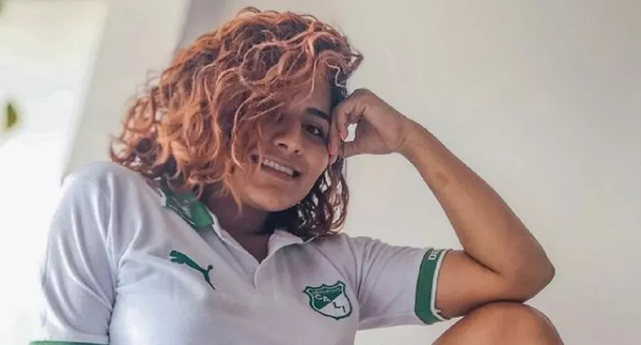 Fay Martínez, quien afirmó que se “empelotaría” si Marco Pérez hacía un gol con el Deportivo Cali, subió la respectiva foto desnuda en Twitter. 