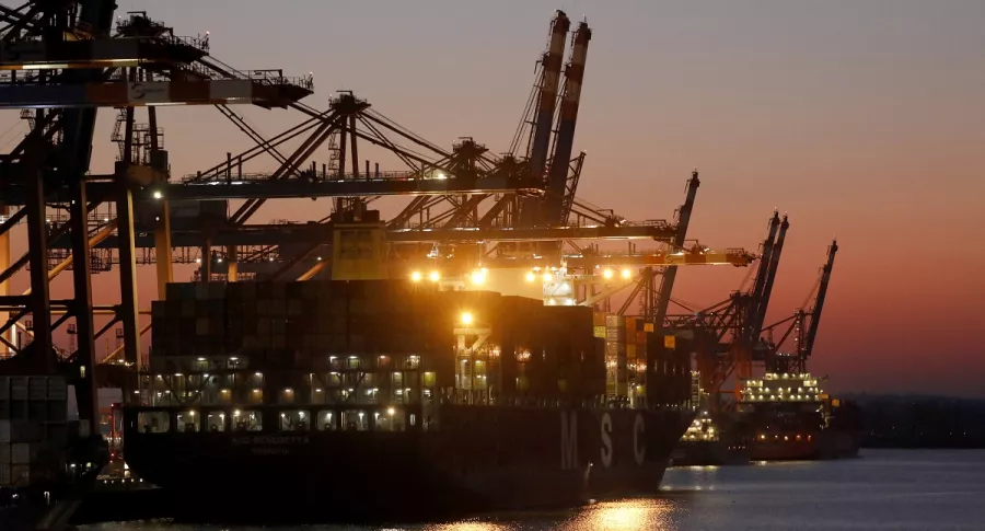 Imagen del puerto de Hamburgo (Alemania) ilustra artículo Histórica incautación de 23 toneladas de coca en Europa, enviadas desde América